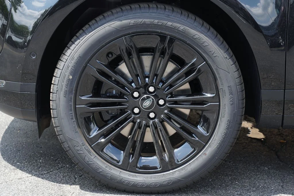 New 2026 Santorini Black Land Rover S image 8