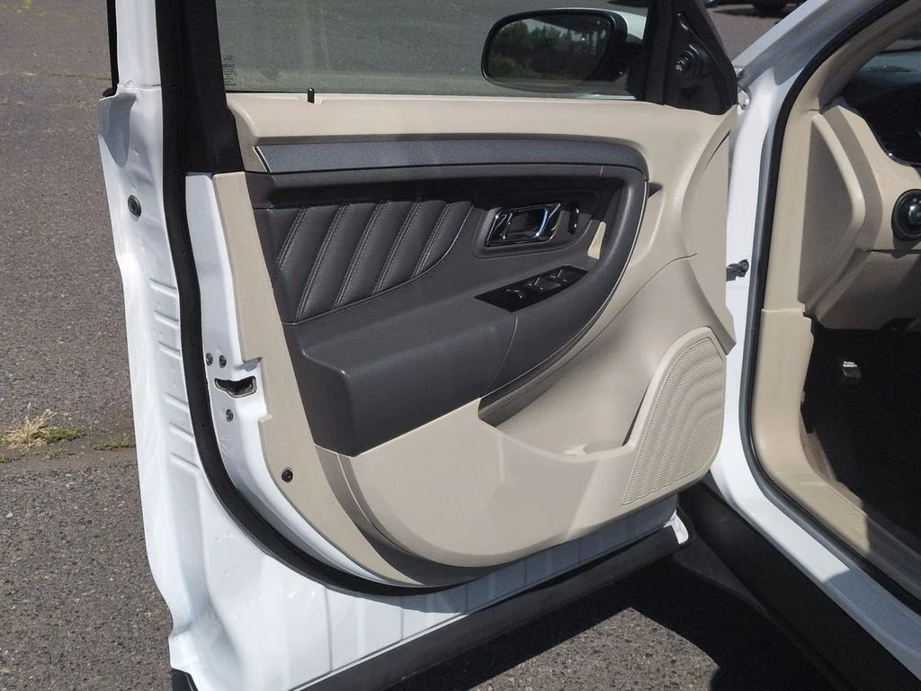 Used 2011 White Platinum Clearcoat Metallic Ford SEL image 9