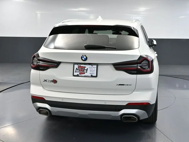 Used 2023 White BMW xDrive30i image 7