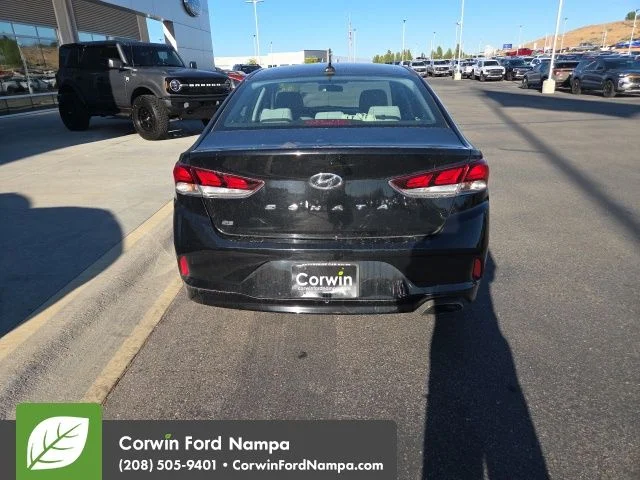 Used 2019 Black Hyundai SE image 6