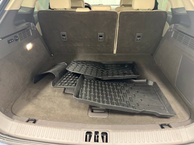 Used 2019 Blue Lincoln Standard image 9