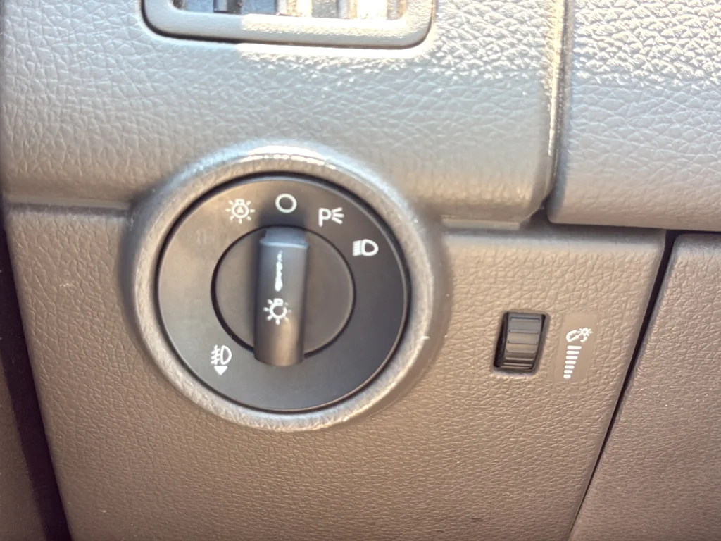 Used 2010  Ford SEL image 21