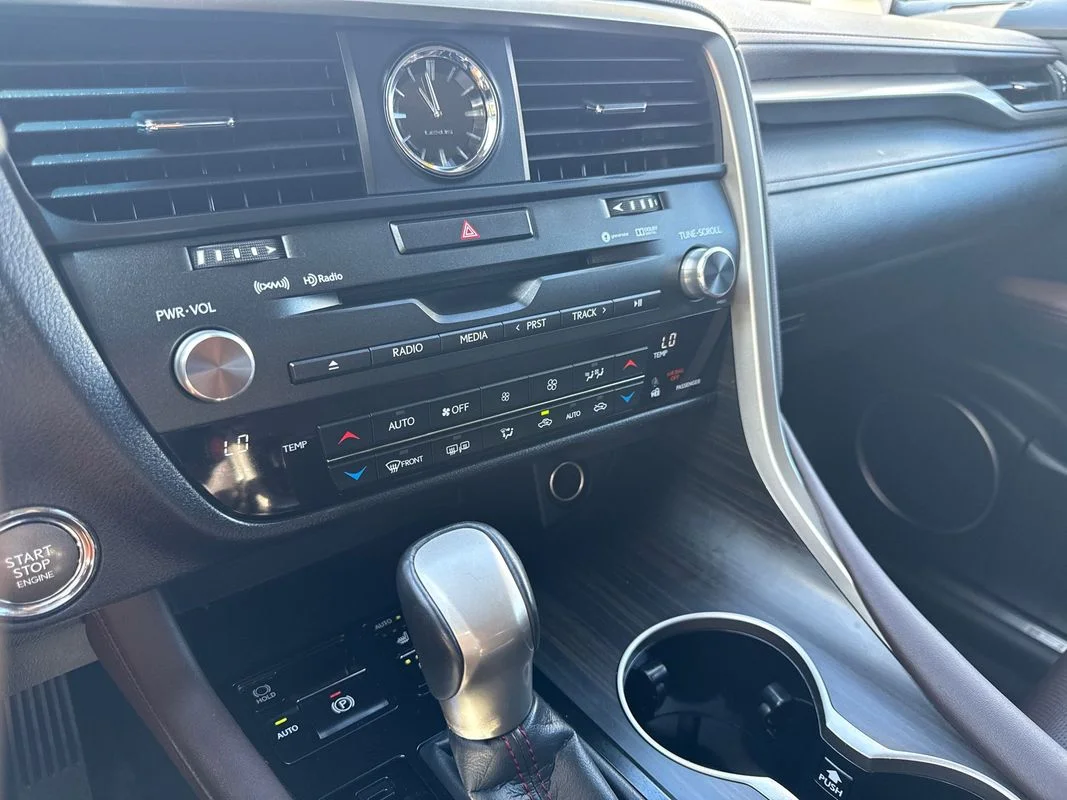 Used 2017  Lexus  image 23