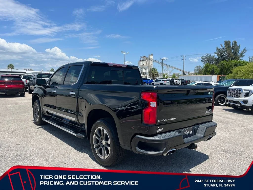 Used 2022 Black Chevrolet High Country image 7