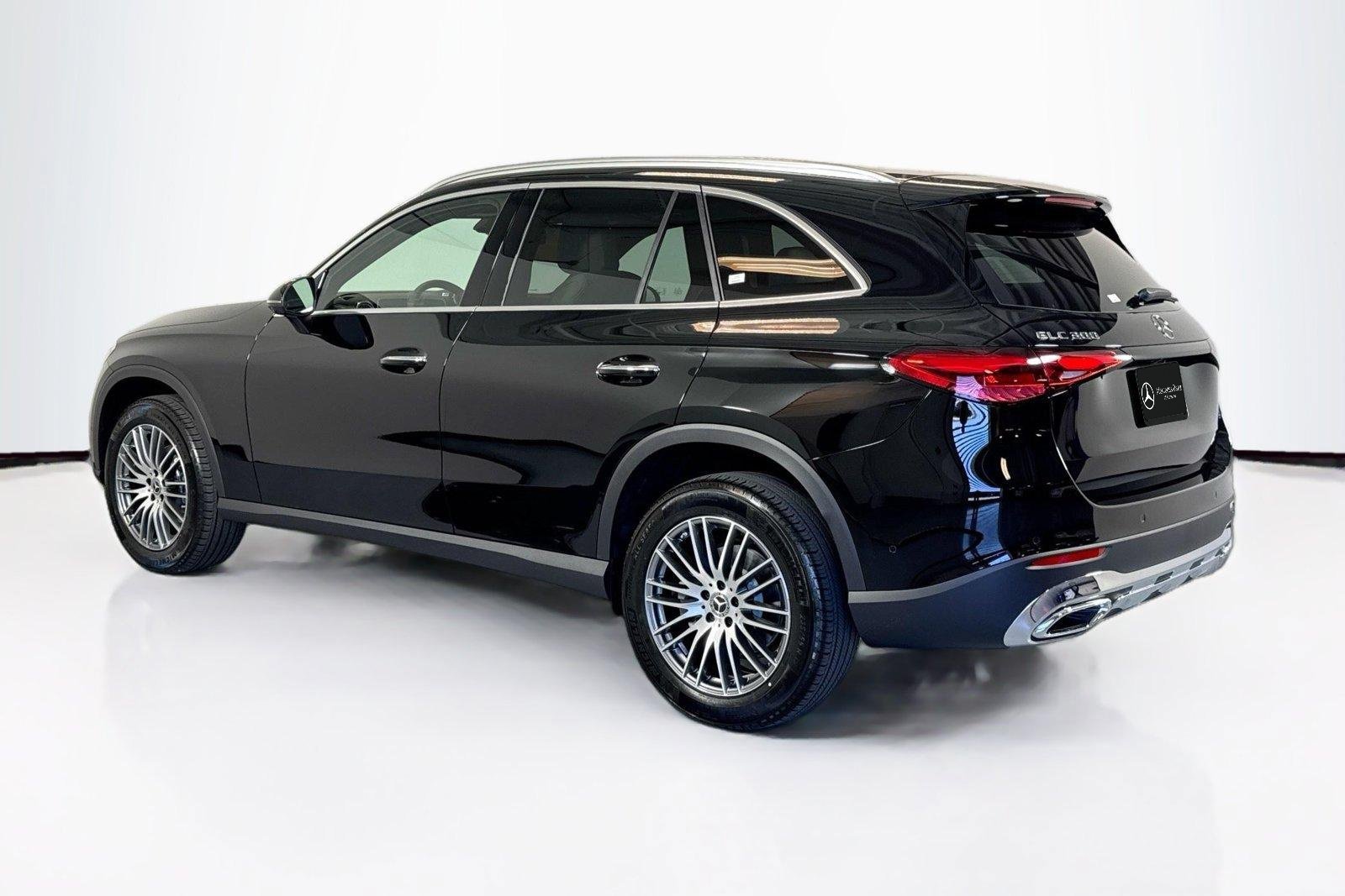 New 2026 Black Mercedes-Benz GLC 300 image 4