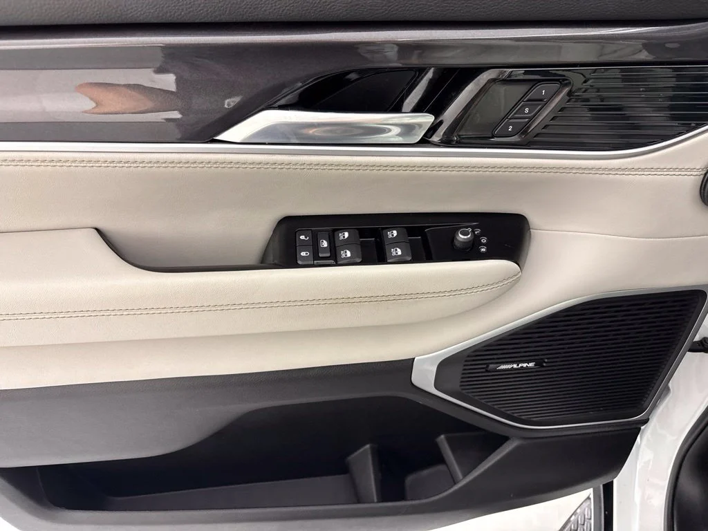 Used 2023 White Jeep Base image 29