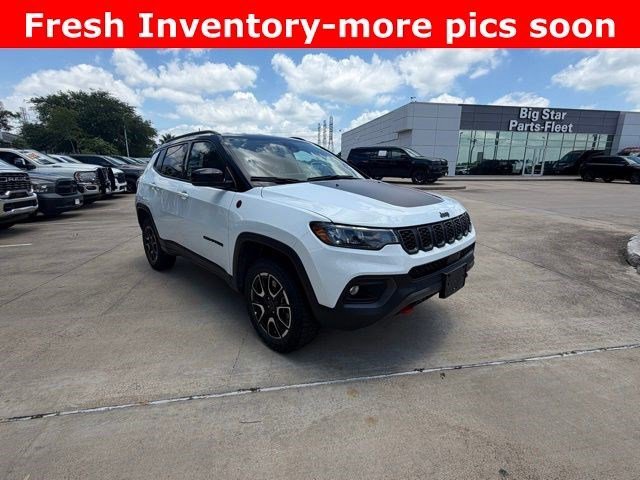 Used 2025 Bright White Clearcoat Jeep Trailhawk image 4