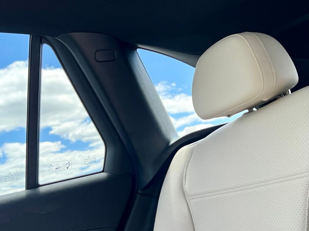 Certified Used 2023  Mercedes-Benz GLC 300 image 13