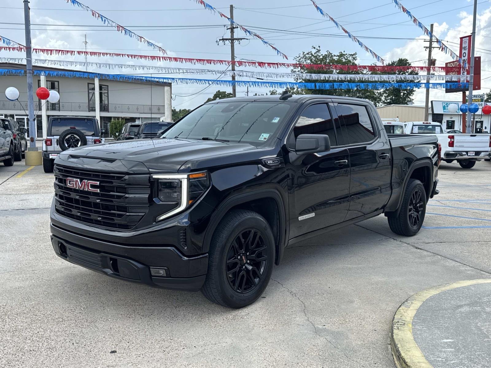 Used 2024 Onyx Black GMC Elevation image 3