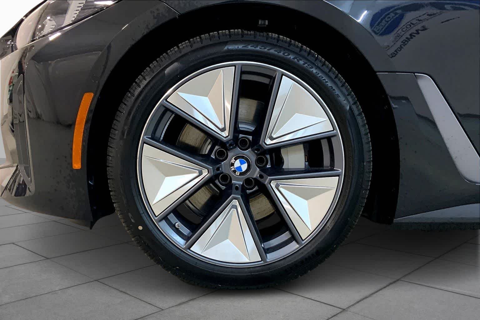 New 2026 Black Sapphire Metallic BMW xDrive40 image 11