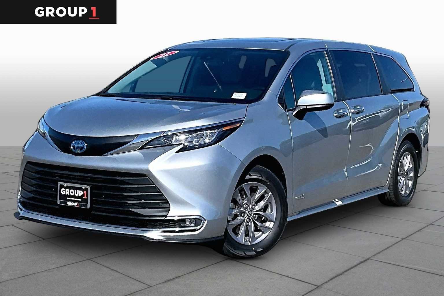 2021 Toyota Sienna XLE 8-Passenger Hybrid FWD's photo