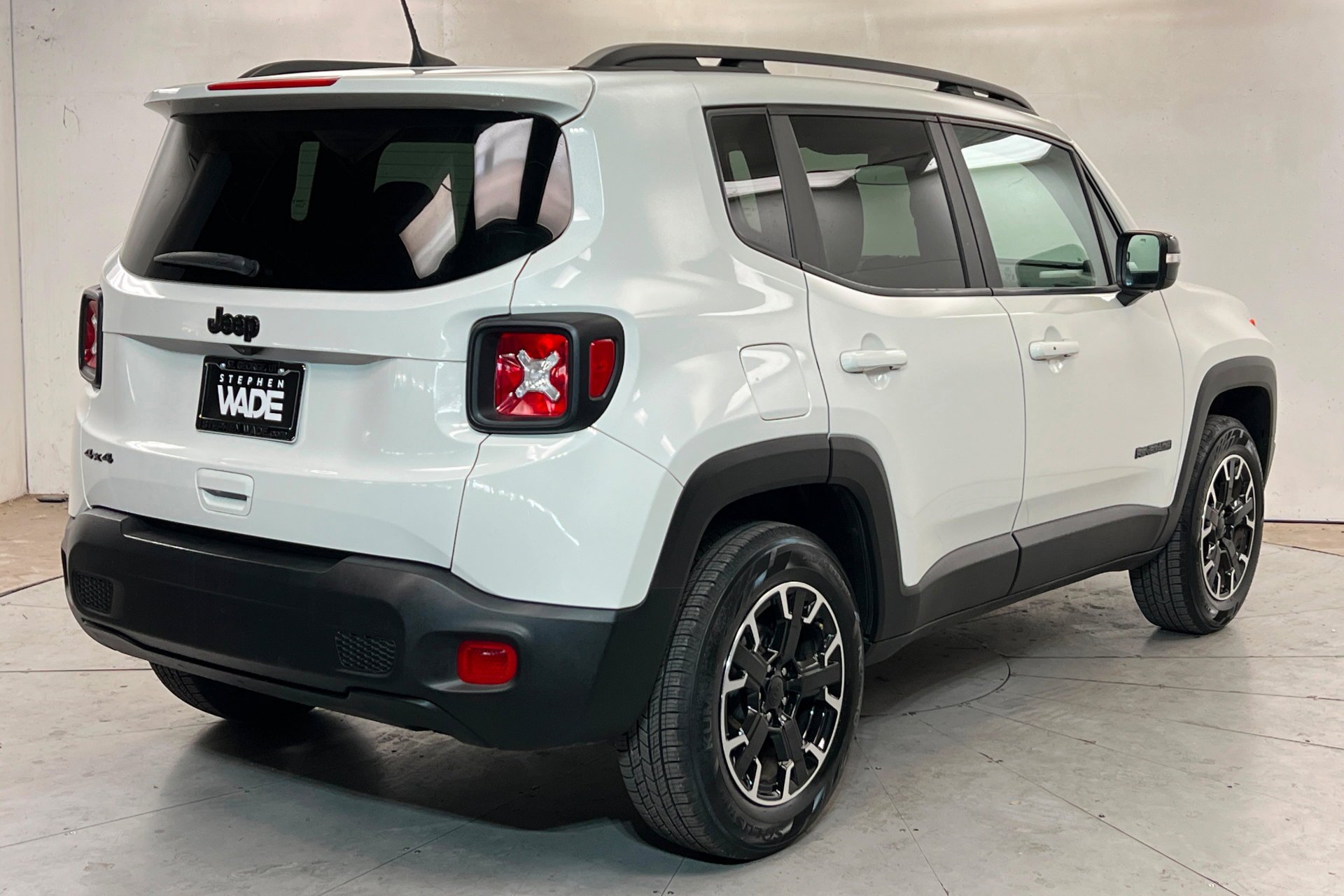 Used 2023 Alpine White Clearcoat Jeep Upland image 6