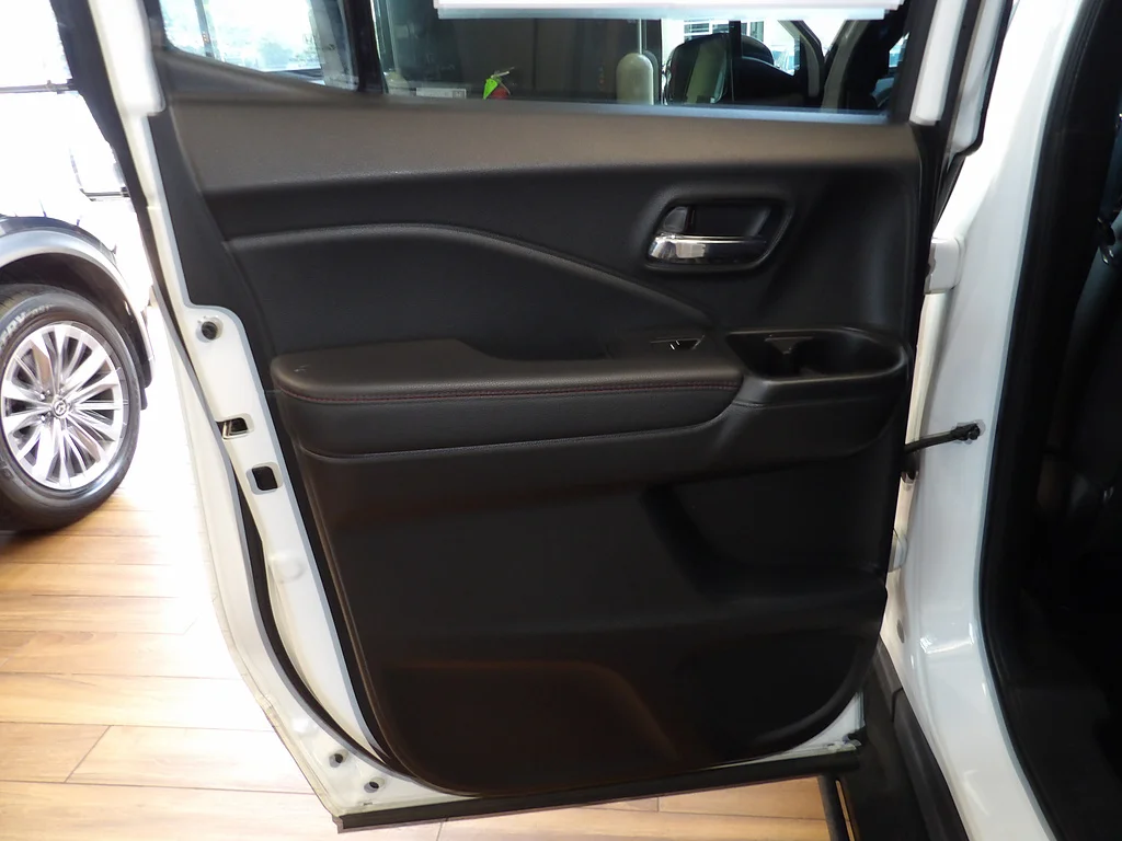 Used 2022 Platinum White Pearl Honda Black Edition image 23