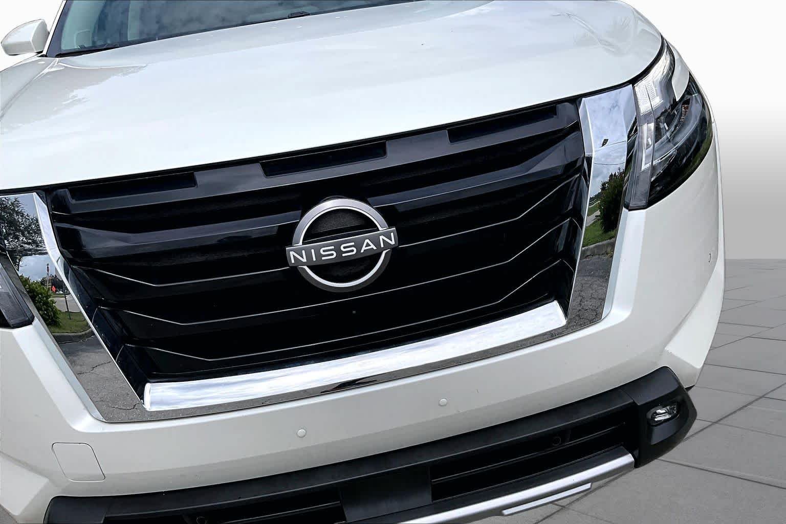 Used 2022 Pearl White Tricoat Nissan Platinum image 30