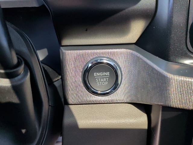 New 2027 Star White Metallic Tri-Coat Ford F-250® Platinum® image 78