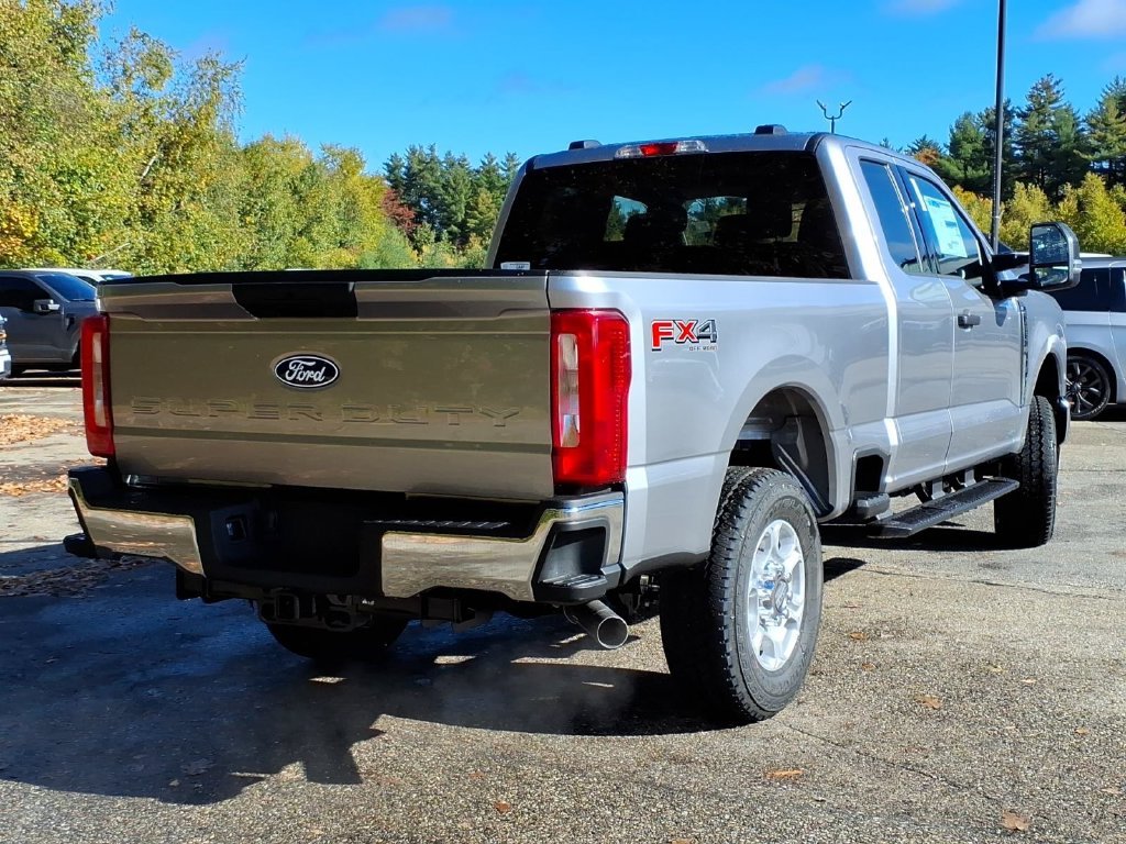 New 2027 Iconic Silver Metallic Ford F-250® XLT image 5
