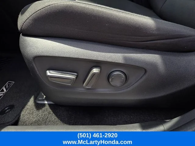 2024 Toyota RAV4 XLE - Photo 19