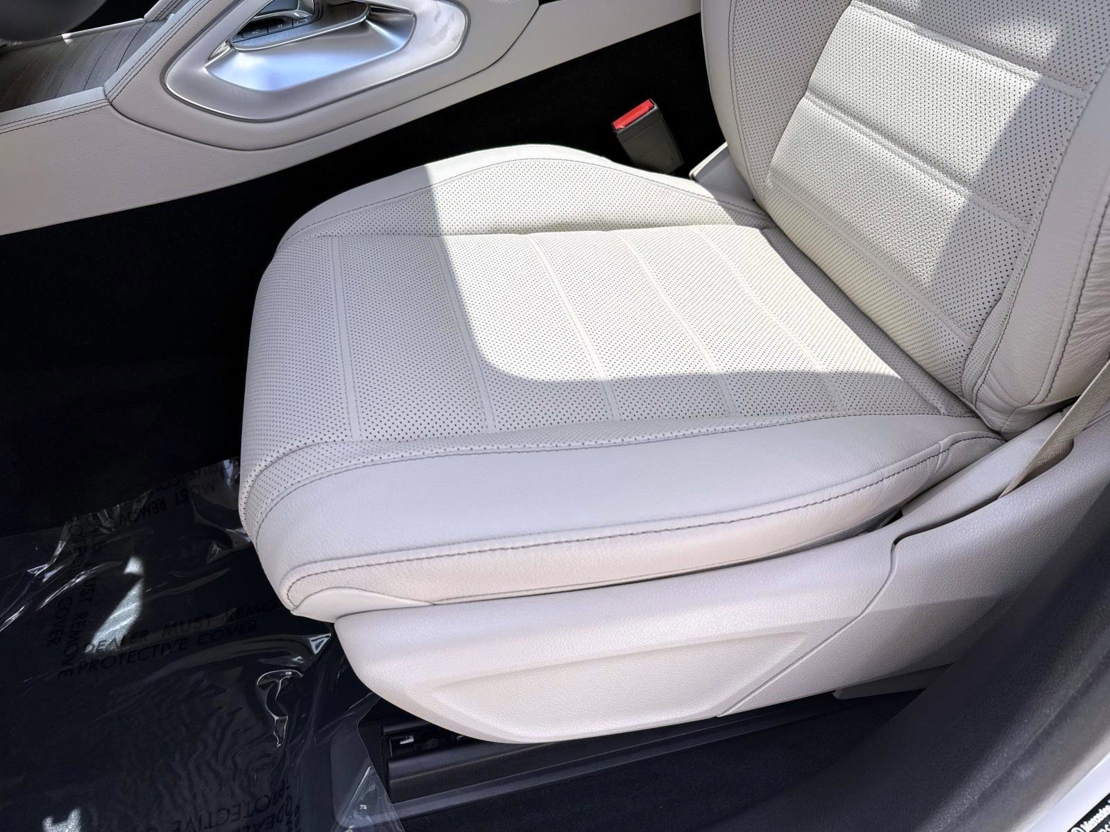New 2026 Polar White Mercedes-Benz 450 4MATIC® SUV image 23