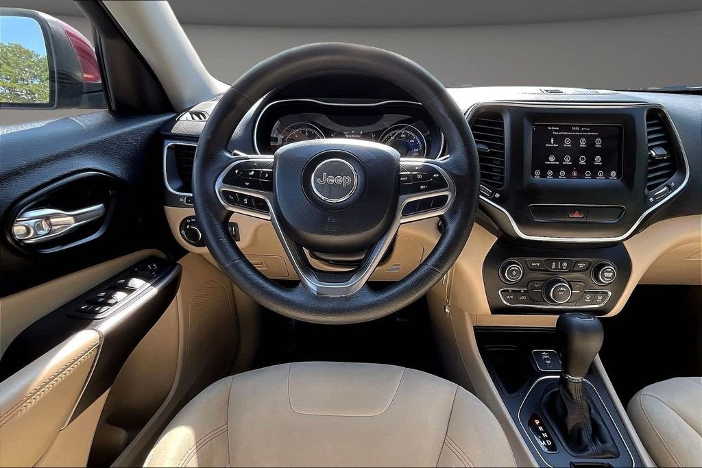 Used 2020 Red Jeep Latitude image 11
