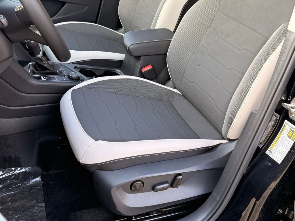 New 2026 Deep Black Pearl Volkswagen 1.5T SE image 12