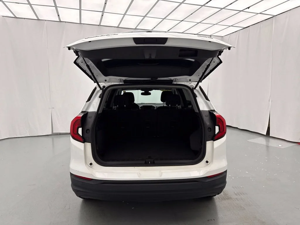 Used 2020 White GMC SLE image 10