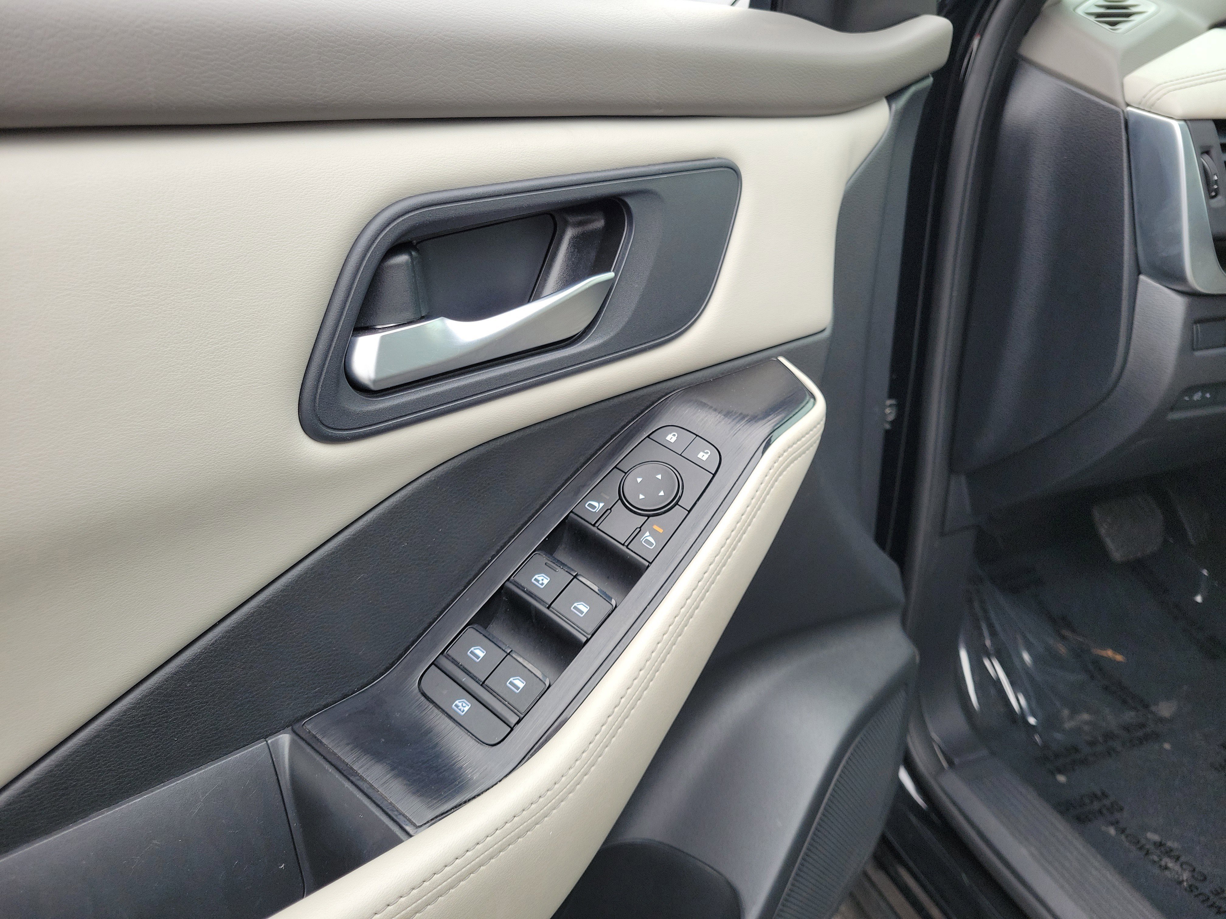 Used 2025 Super Black Nissan SV image 18