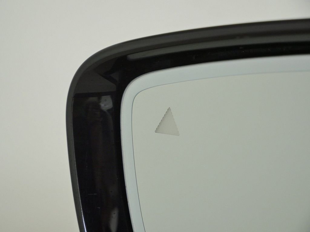 New 2026 Mineral White Metallic BMW 330i xDrive image 36