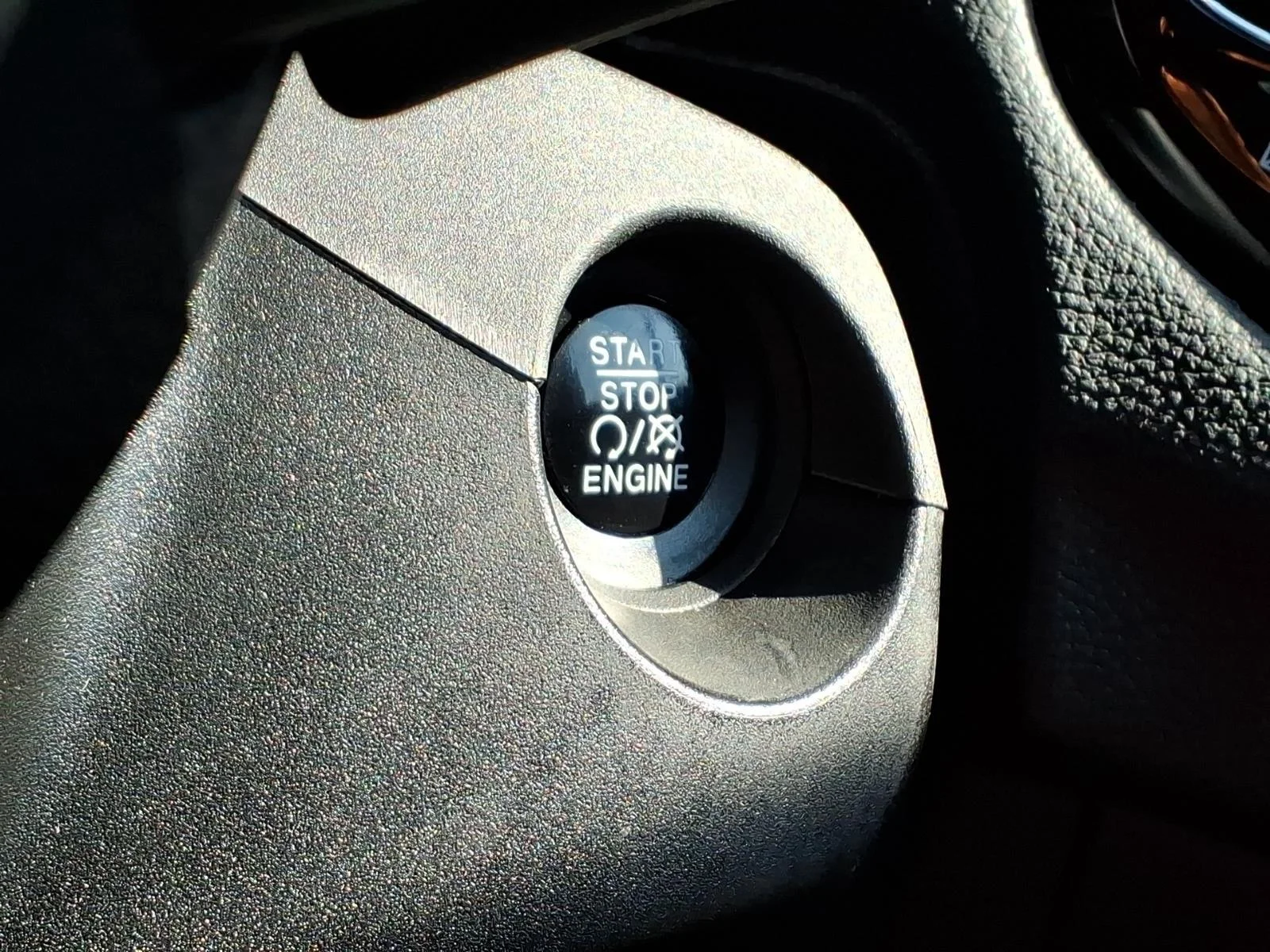 Used 2018 White Clearcoat Jeep Limited image 16