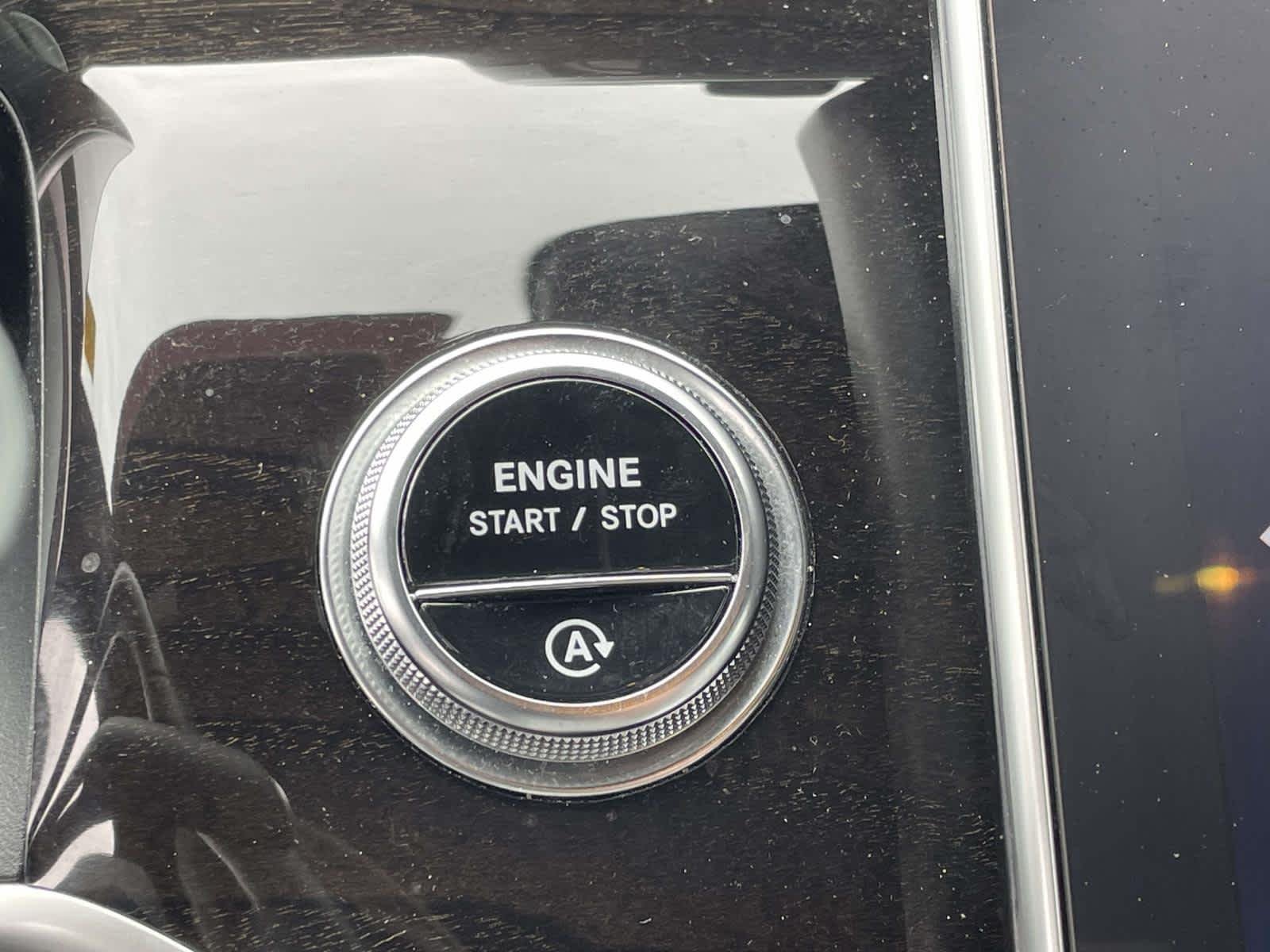 Used 2024 Whi/white Mercedes-Benz GLC 300 image 4