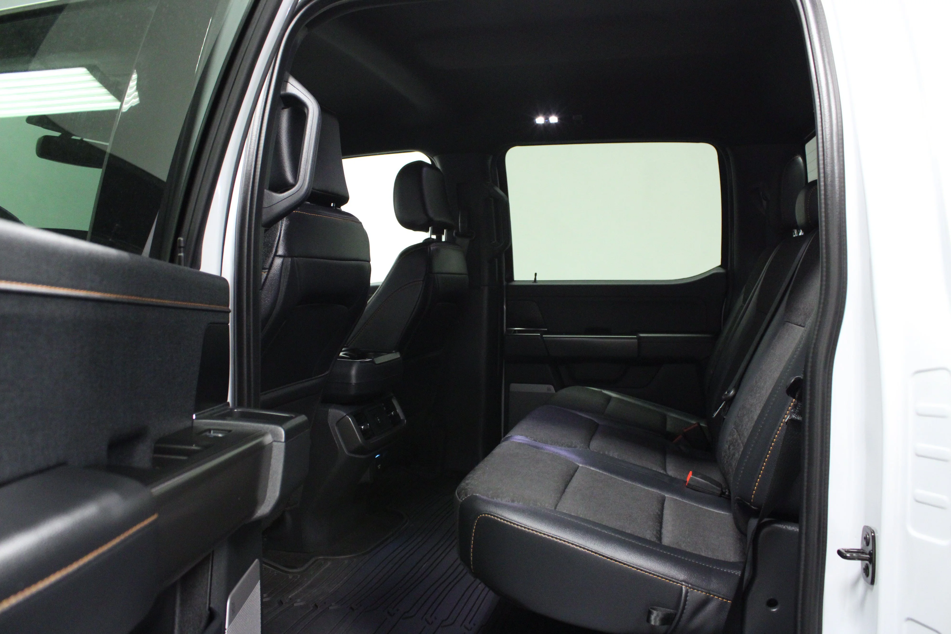 Used 2025 Oxford White Ford Tremor image 13