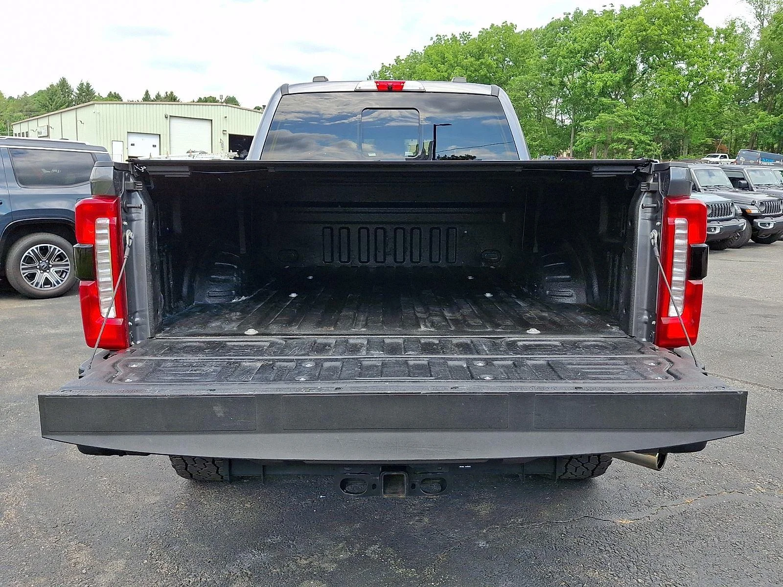 Used 2024 Carbonized Gray Metallic Ford LARIAT image 30