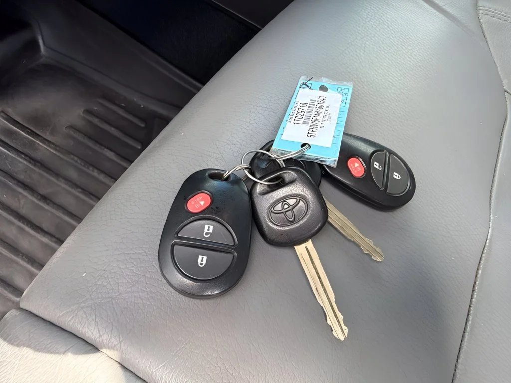 Used 2017 Silver Toyota Limited image 26