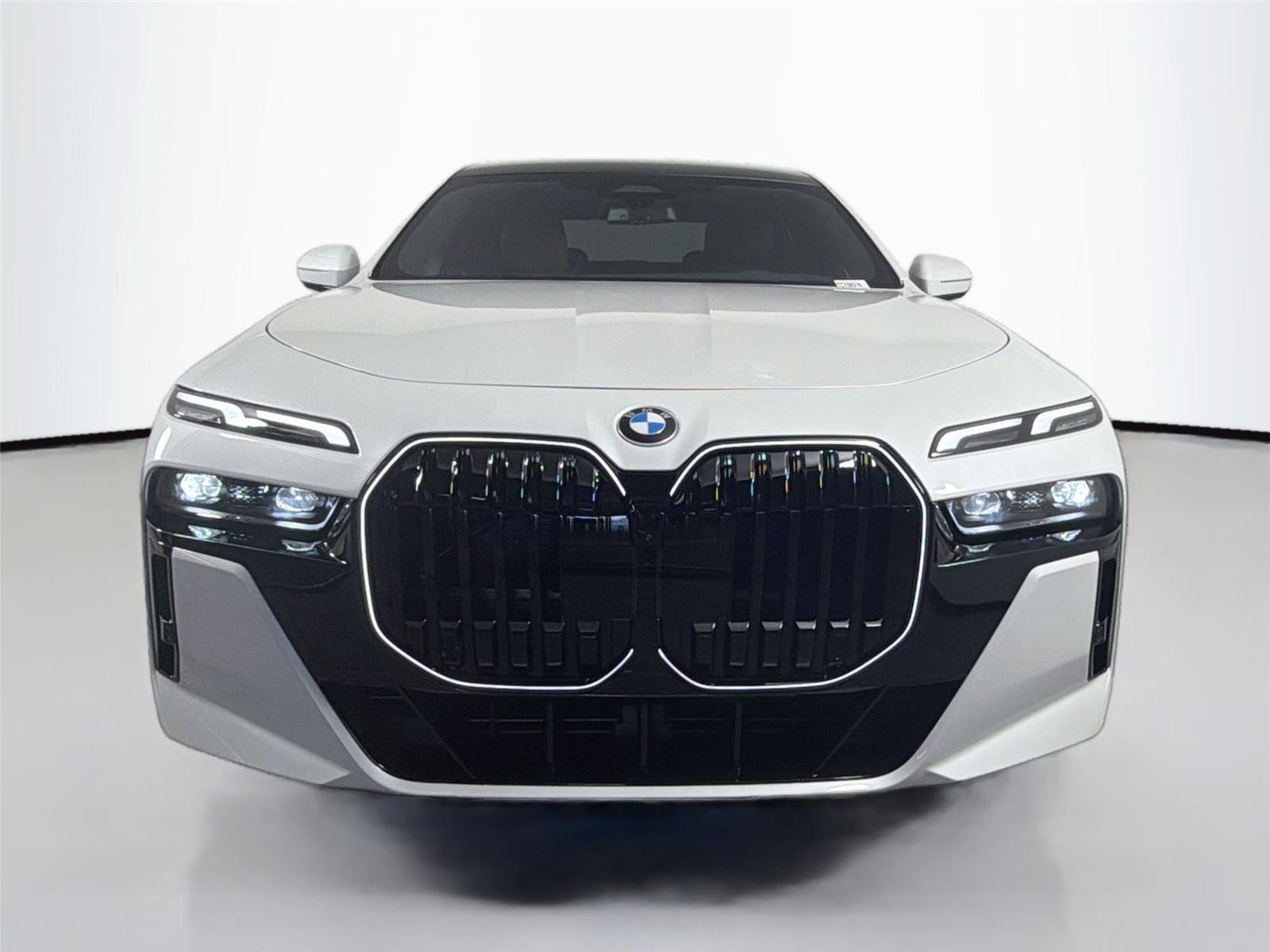 New 2026 Mineral White Metallic BMW 740i image 2