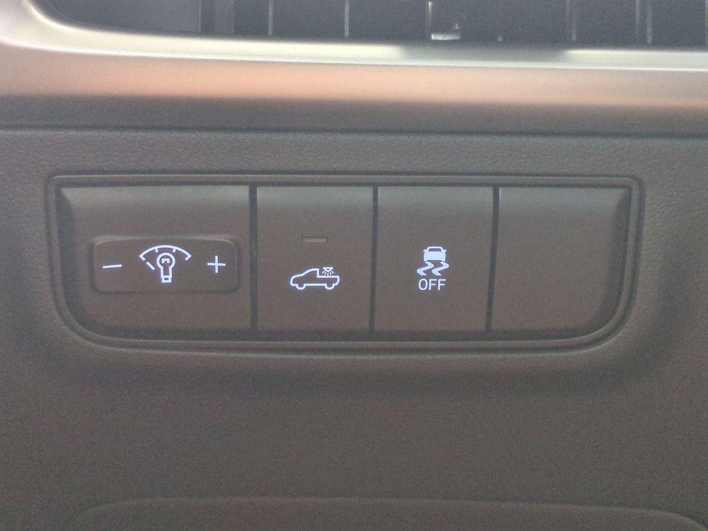 New 2026 White Hyundai SEL Activity AWD image 28
