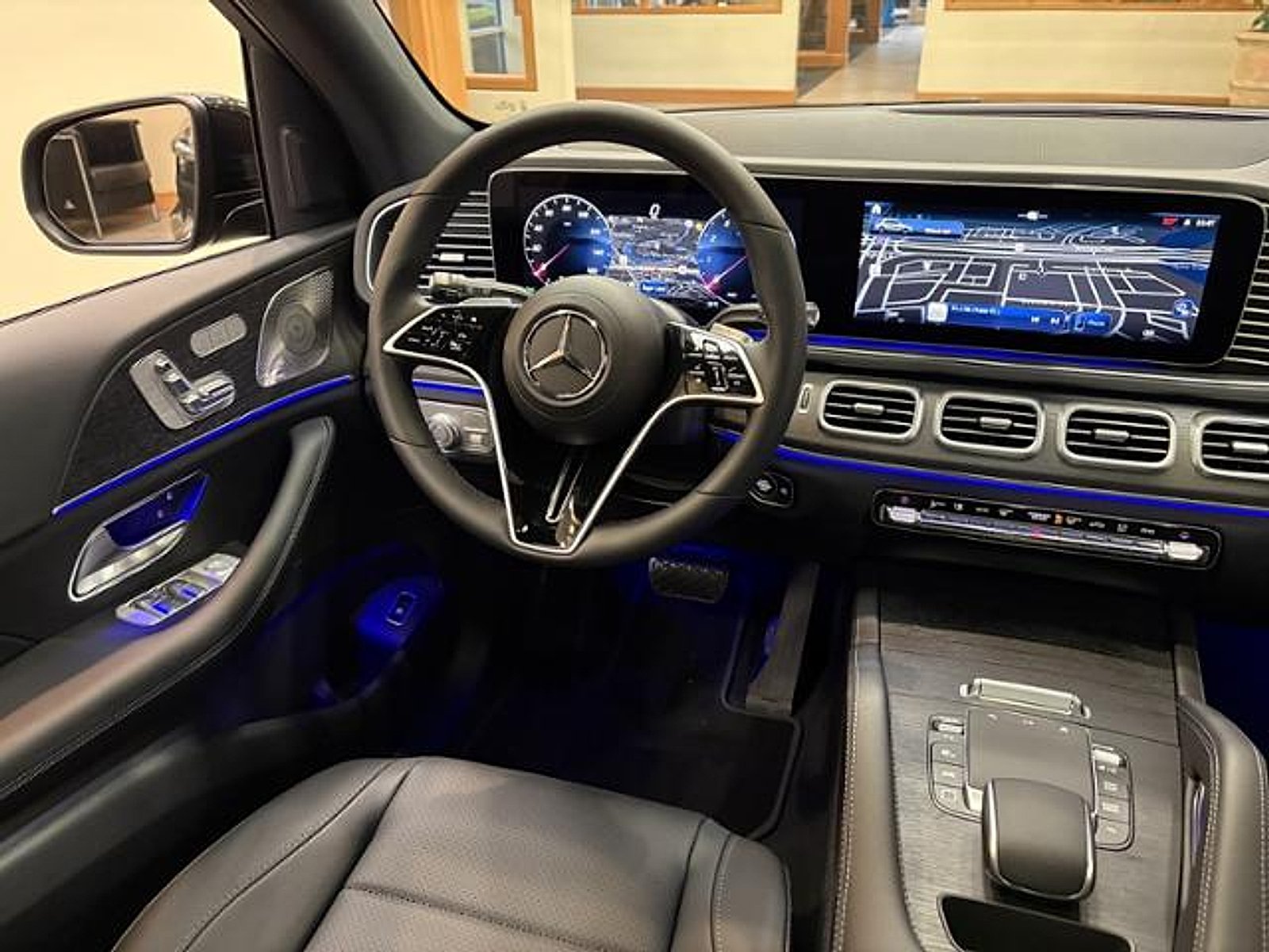 New 2026 MANUFAKTUR Silicon Grey Mercedes-Benz 4MATIC® image 10