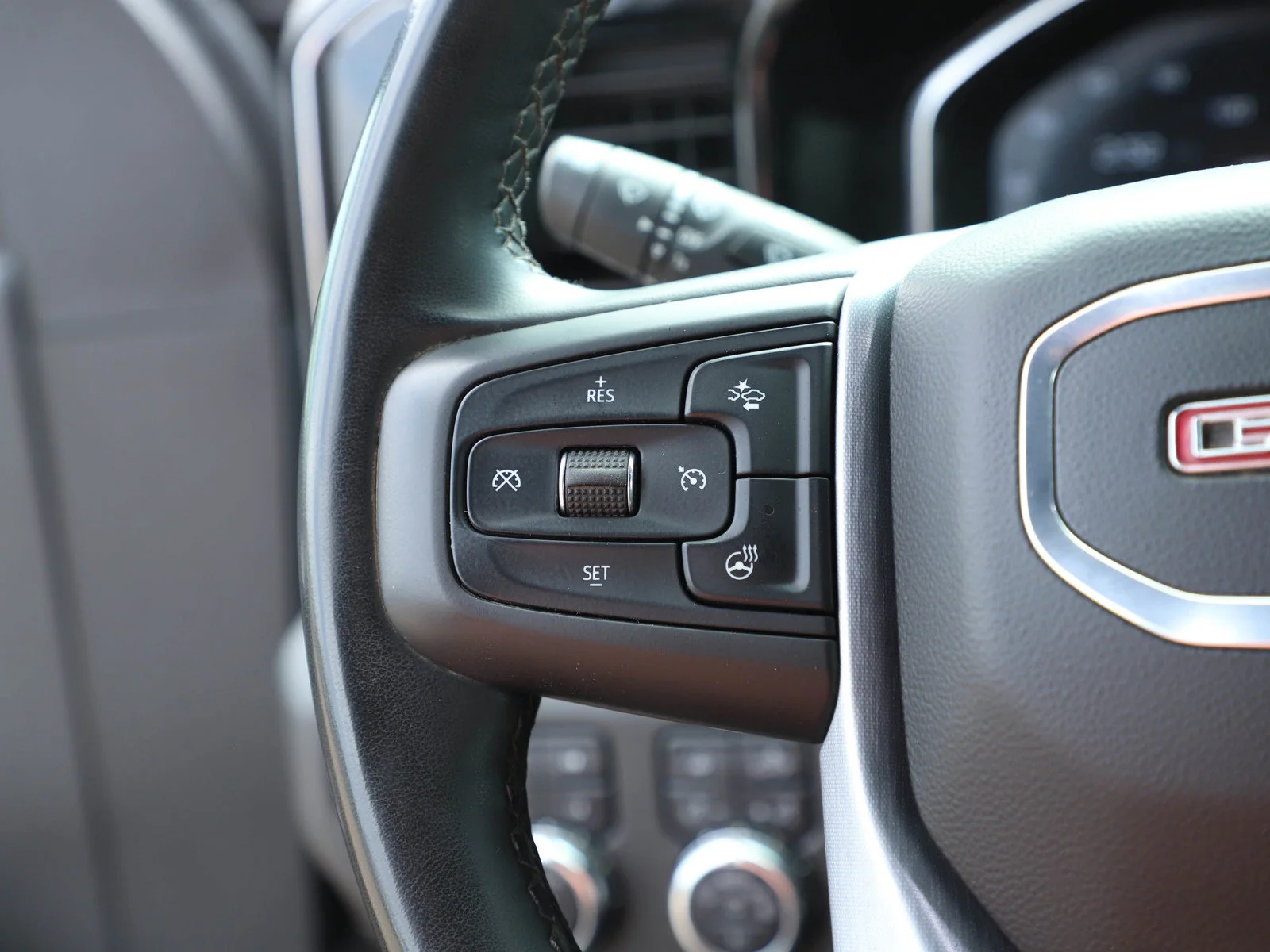 Used 2025 Sterling Metallic GMC SLT image 25