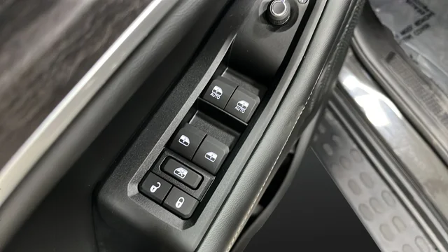 Used 2025 Pearlcoat Jeep Limited image 20