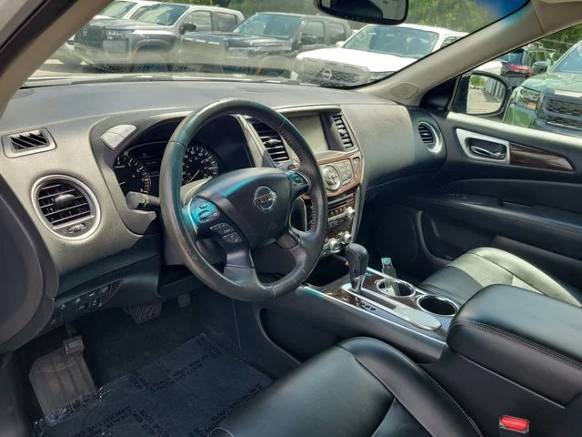 Used 2016 Silver Nissan SL image 17