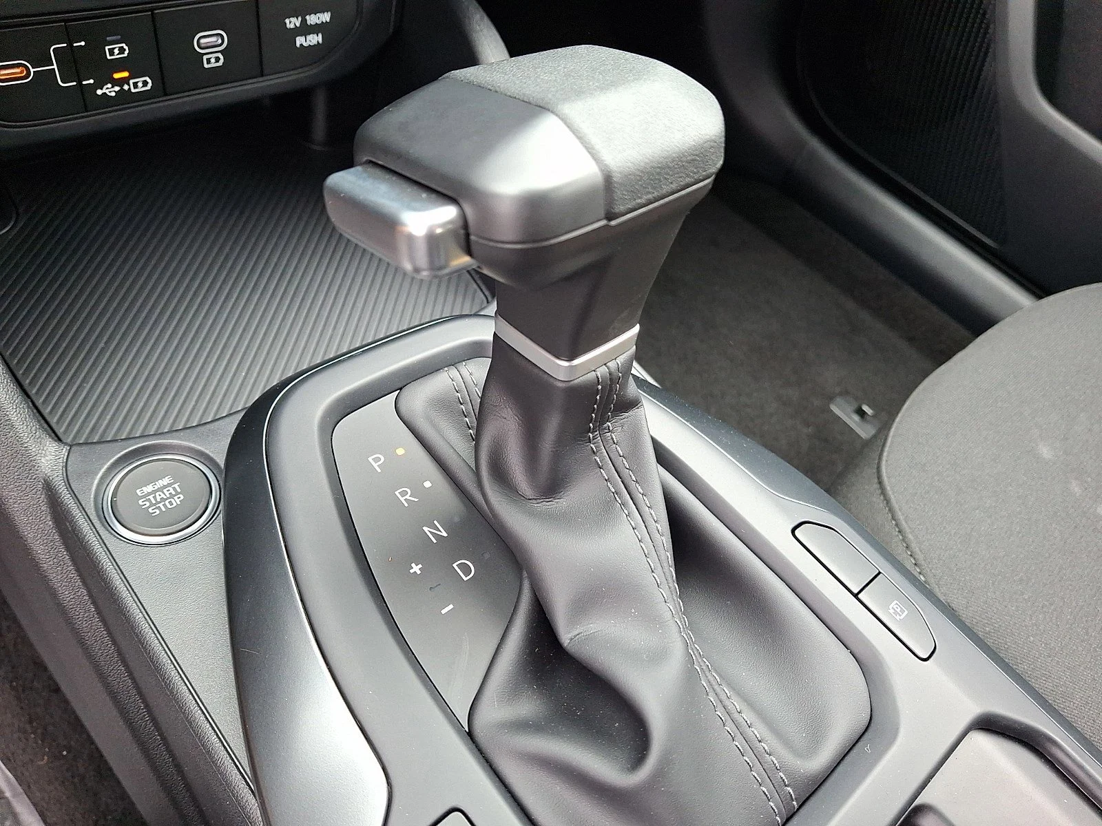 New 2026 Snow White Pearl Kia LX image 7