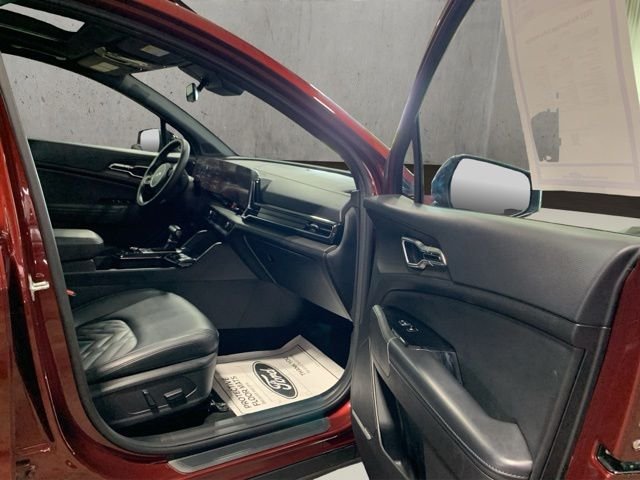 Used 2023 Red Kia X-Pro Prestige image 21