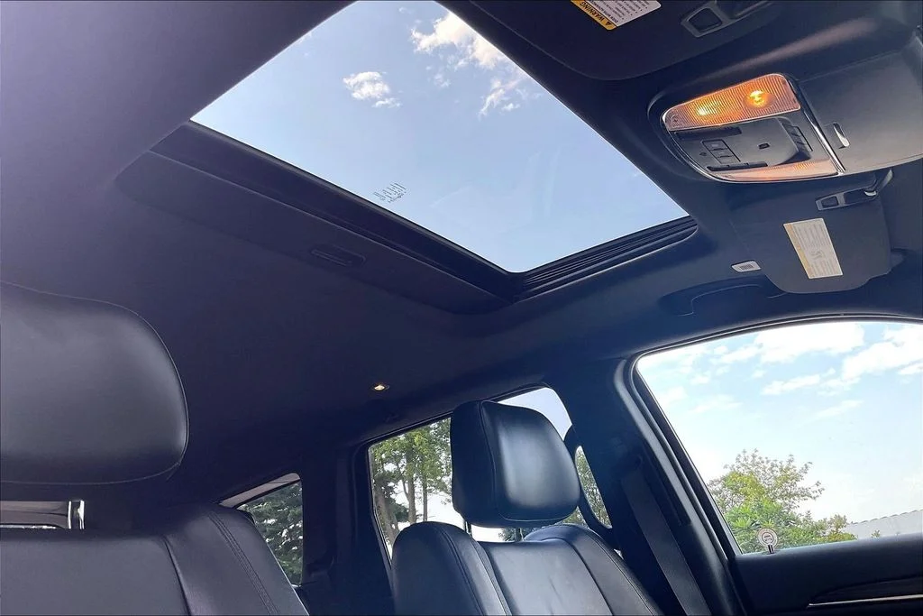 Used 2021 Silver Jeep Limited image 22