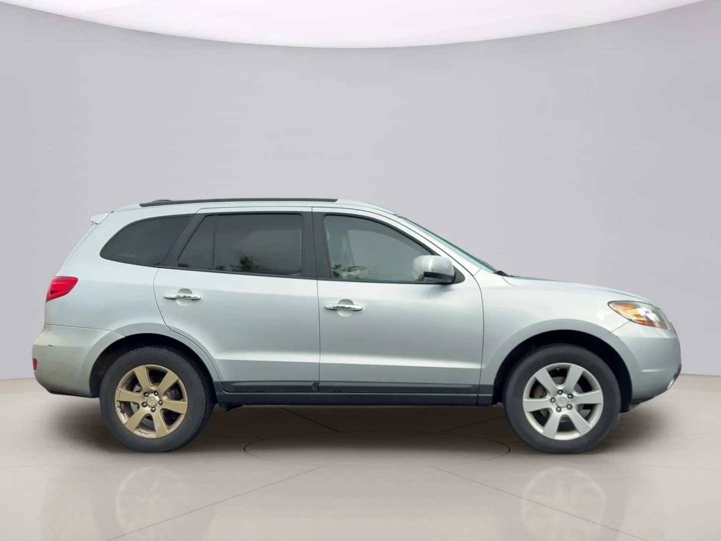Used 2009 Silver Hyundai SE image 4