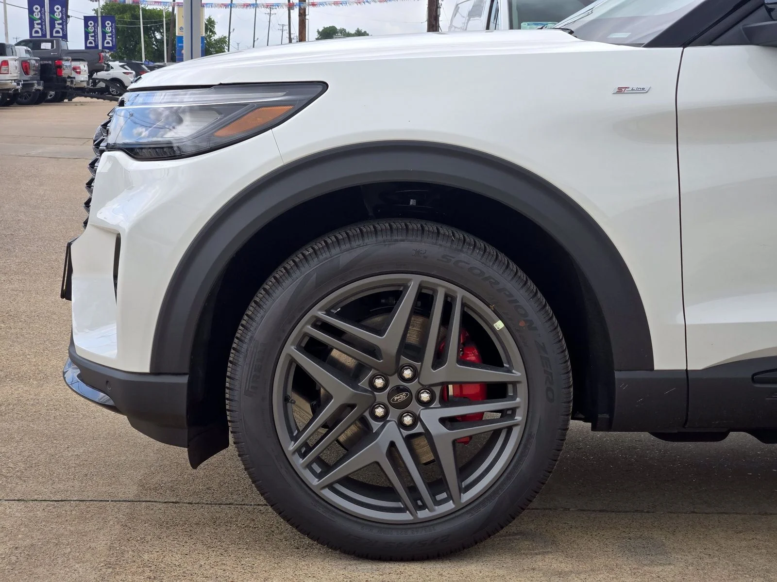 New 2026 Star White Metallic Tri-Coat Ford ST-Line image 6