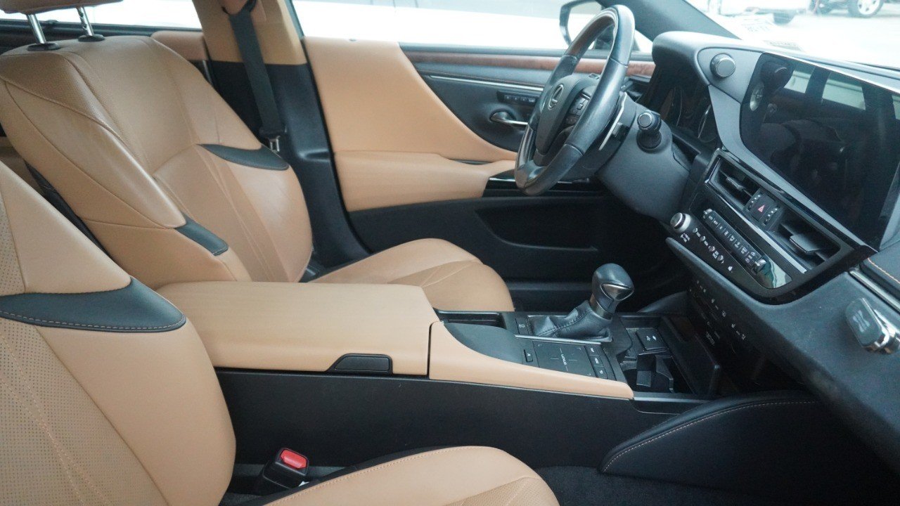 Certified Used 2022 Silver Lexus ES 350 Ultra Luxury image 11