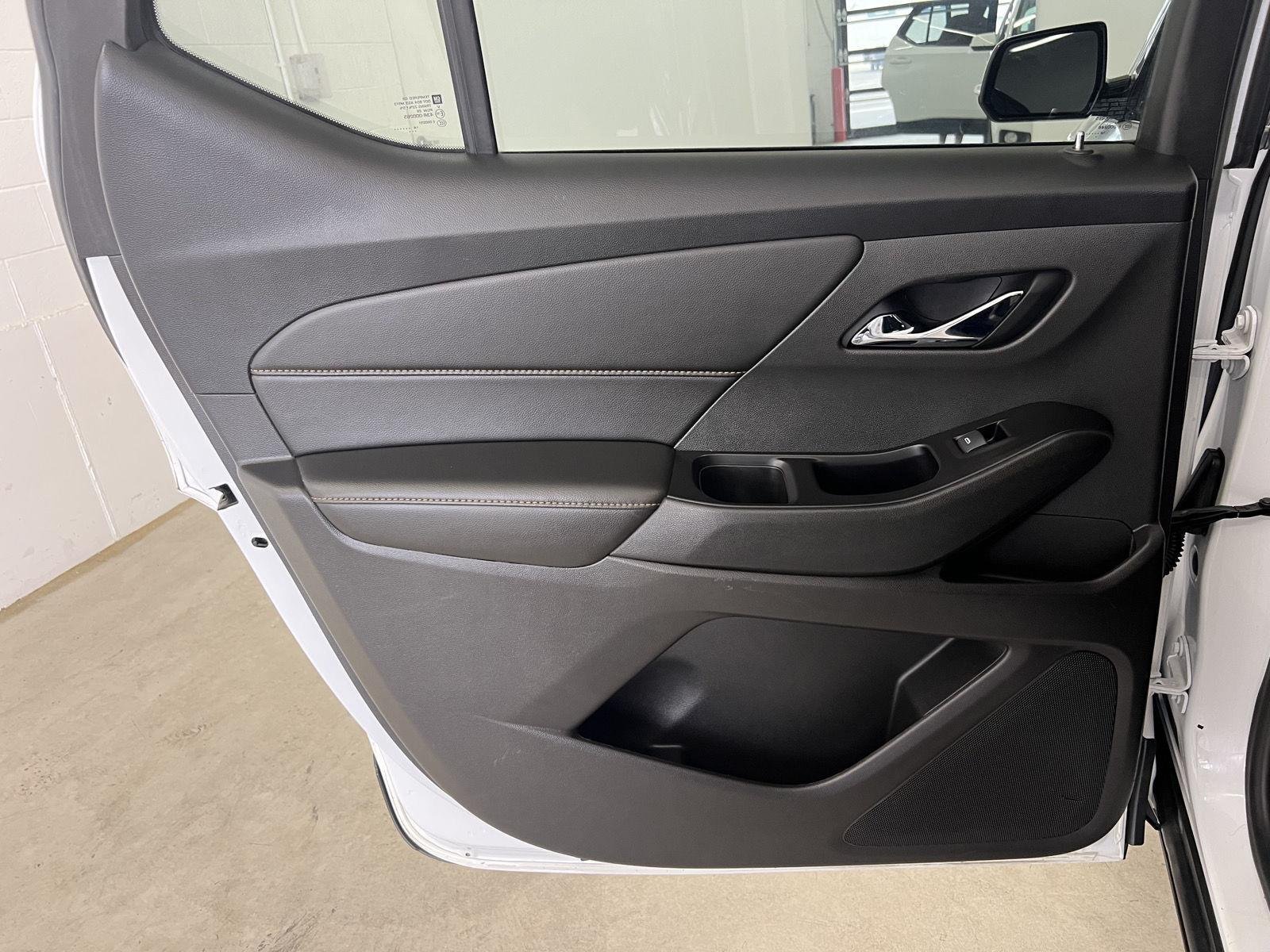 Used 2019 Summit White Chevrolet RS image 23