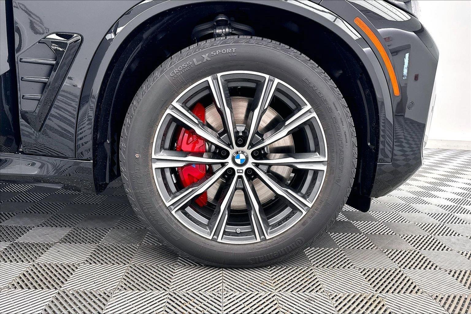 New 2026 Black Sapphire Metallic BMW xDrive50e image 37