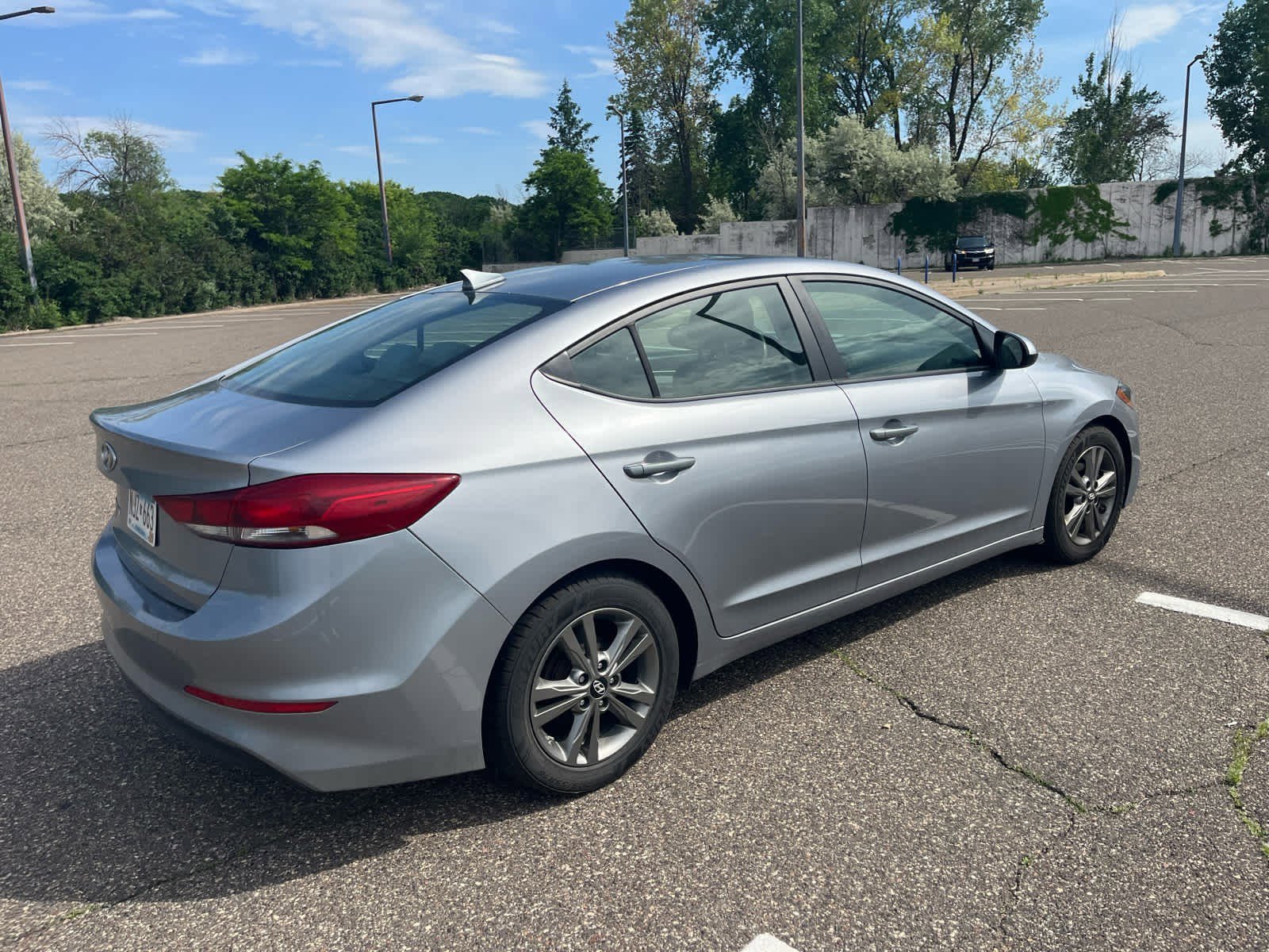 Used 2017 Shale Gray Metallic Hyundai SE image 6