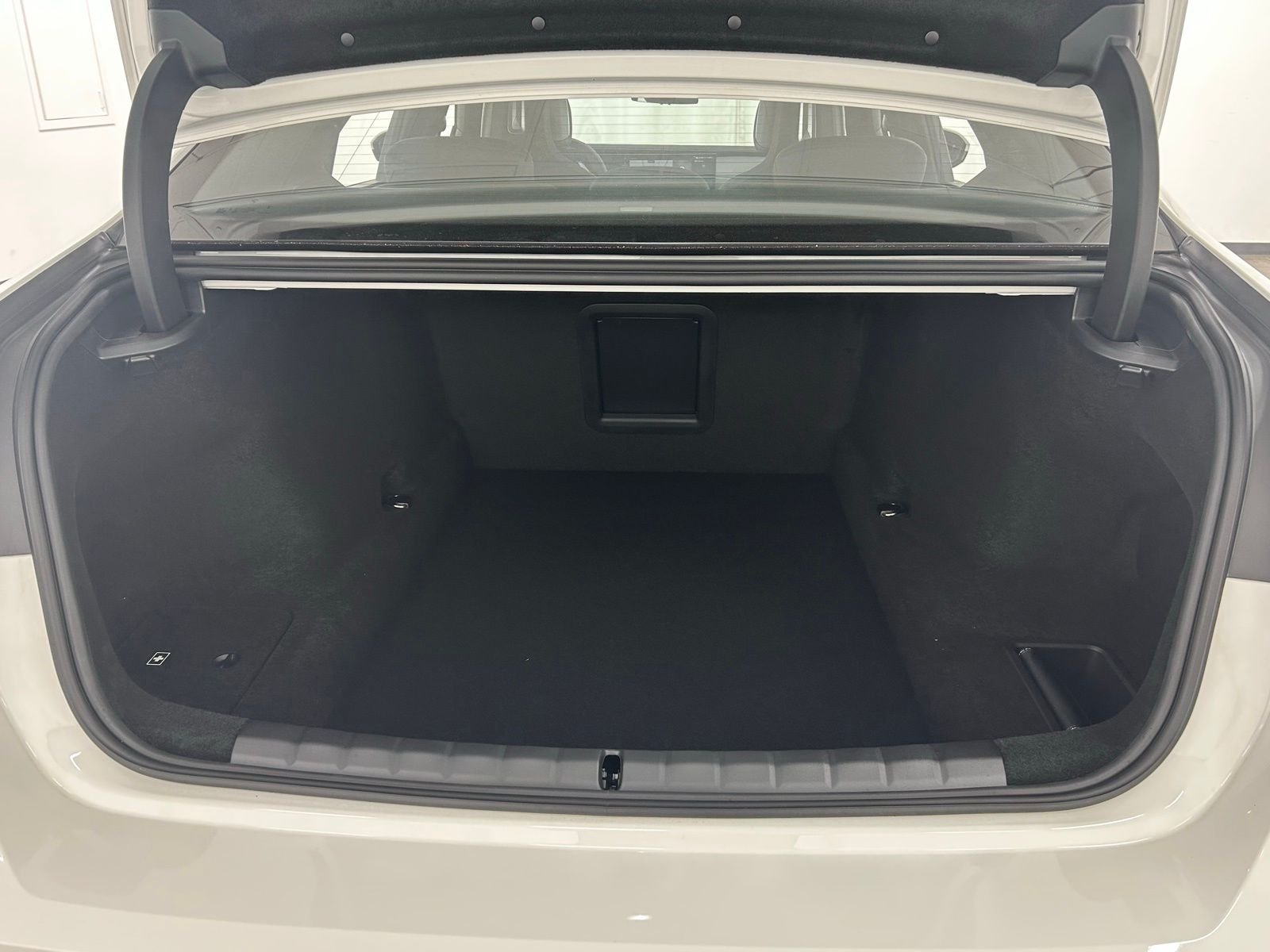 2025 BMW 7 Series 760i - Photo 37