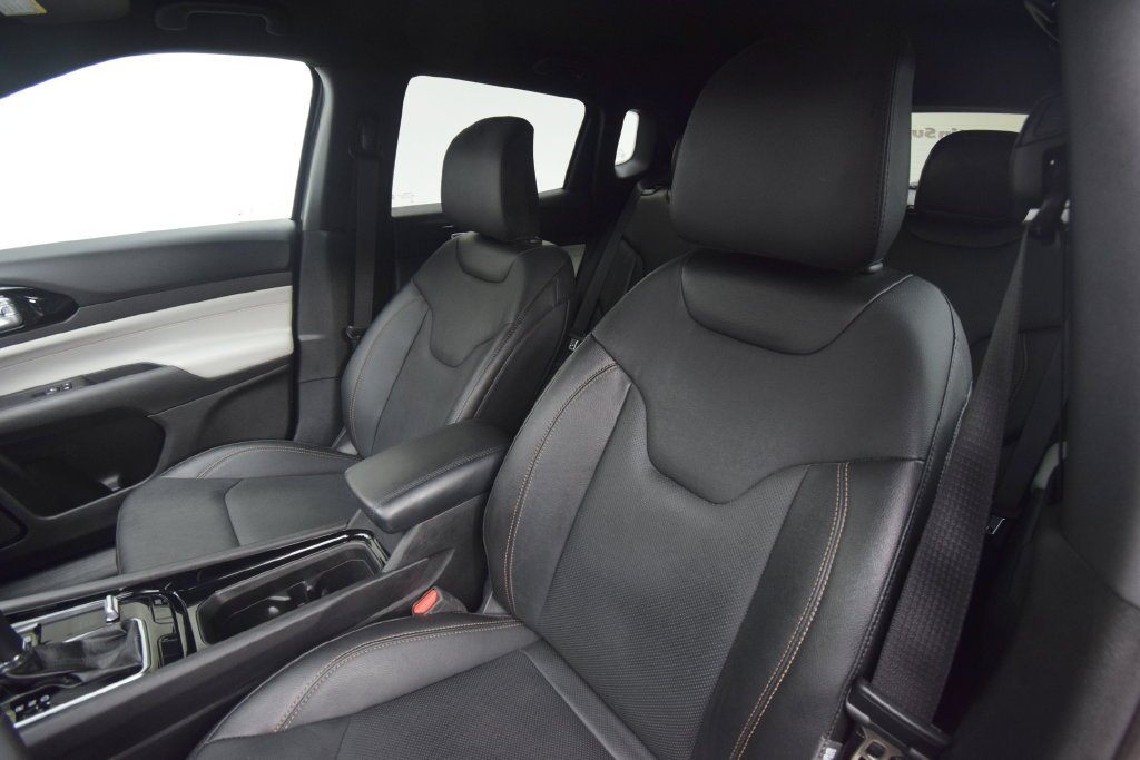 Used 2023 Granite Crystal Metallic Clearcoat Jeep Limited image 13