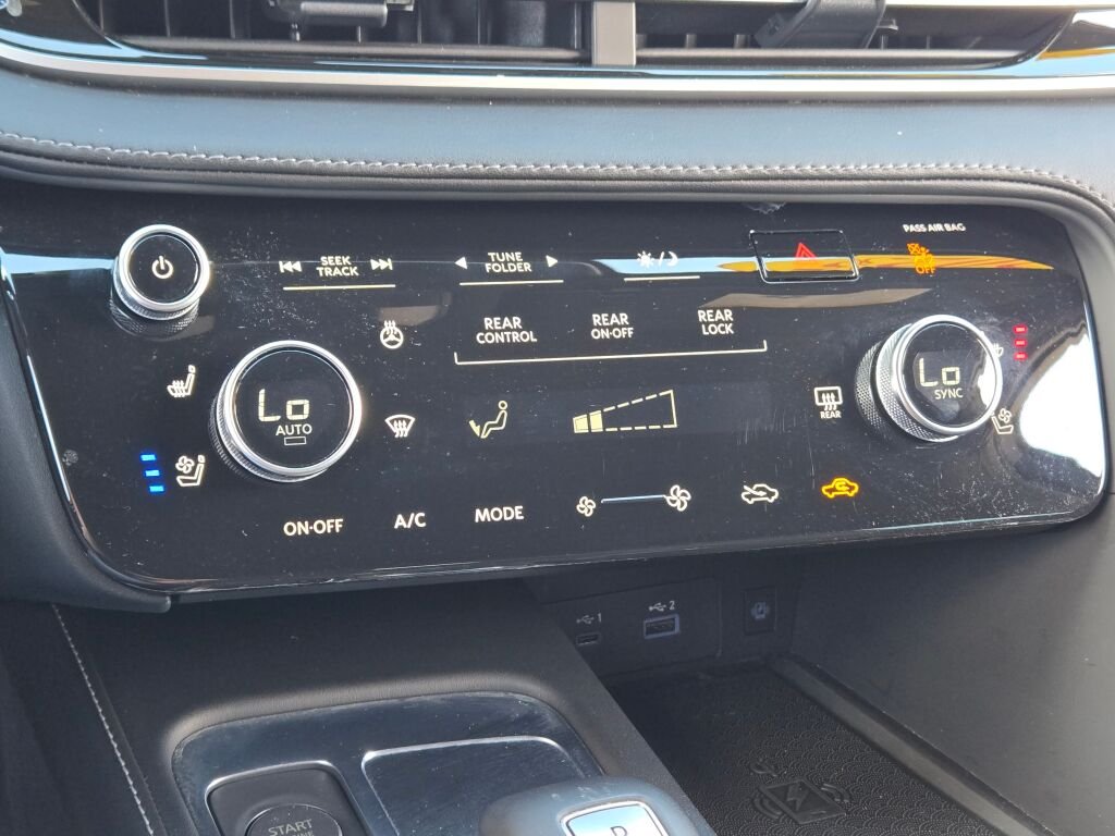 Used 2025 Gray INFINITI LUXE image 33